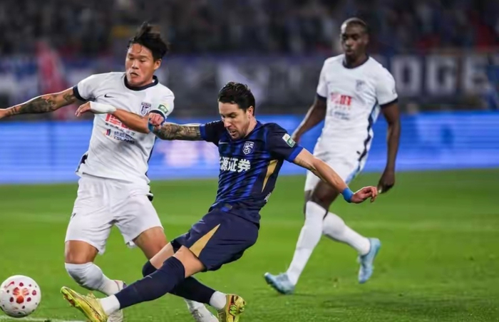 大连英博两连败引质疑 李昂防守失误遭炮轰