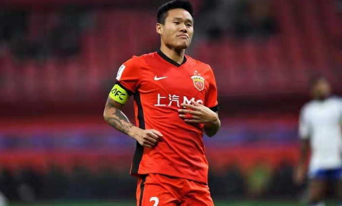 大连英博两连败引质疑 李昂防守失误遭炮轰