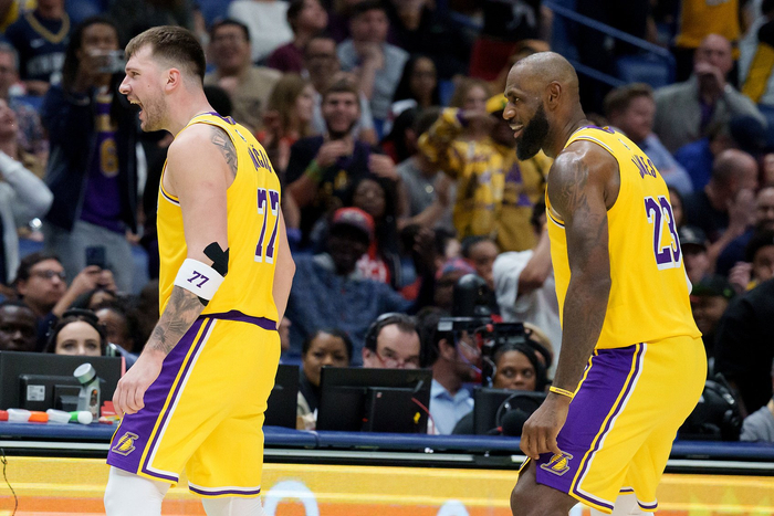 湖人双星闪耀逆转火箭 东契奇40+10助詹姆斯成关