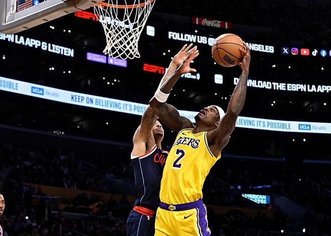 湖人双杀尼克斯跃居西部第五 范德比尔特首秀显