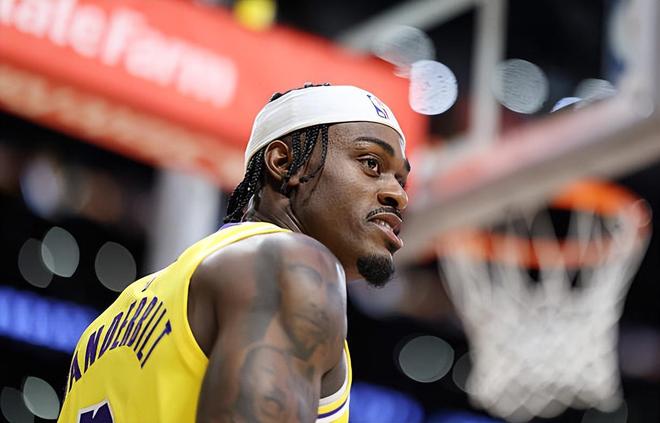 湖人双杀尼克斯跃居西部第五 范德比尔特首秀显