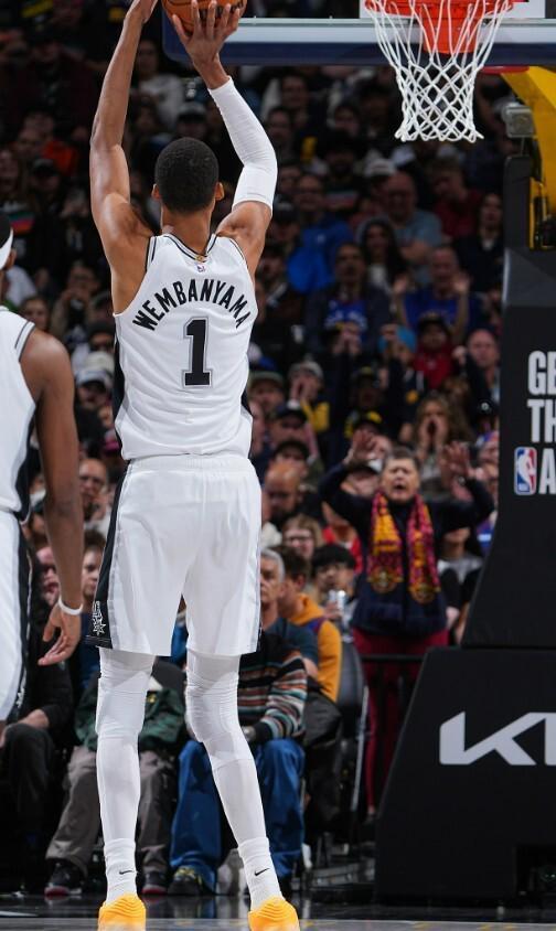 掘金加时险胜马刺终结对手11连胜