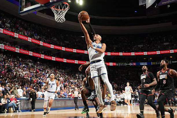 萨格斯低迷致魔术惨败 76人晋级季后赛迎战凯尔